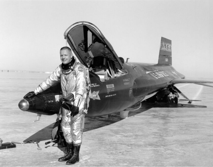 Neil Armstrong po locie w X-15. Dość wcześnie odszedł z programu i dołączył do grupy kosmonautów programu Apollo