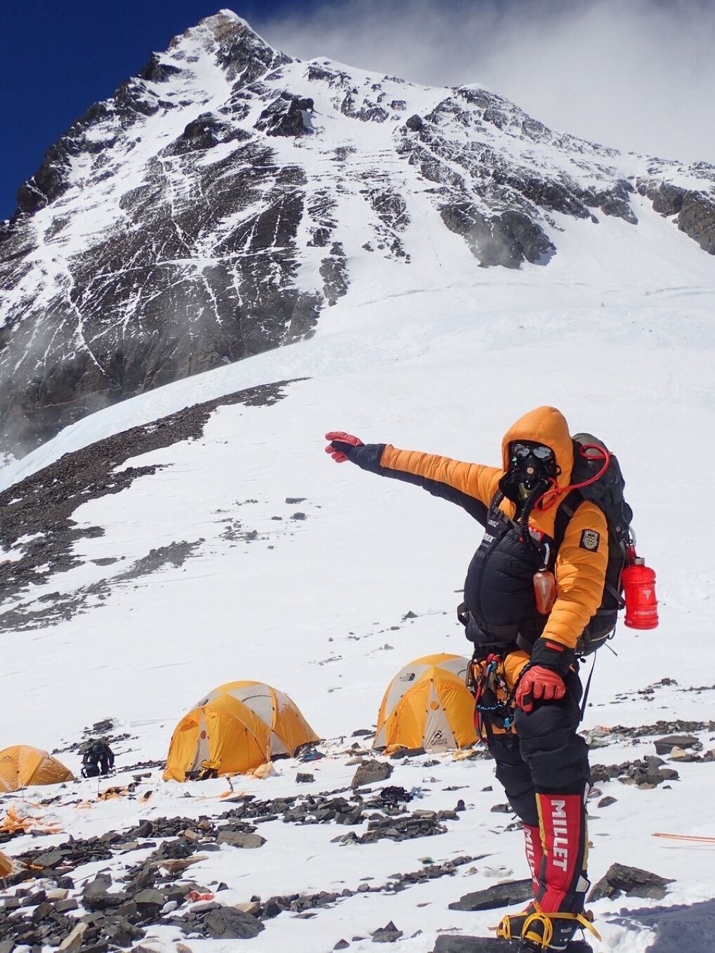 Tlumy Na Mount Everest Strefa Spelnienia Kradziezy I Smierci Tomasz Wisniowski Magazyn Tvn24