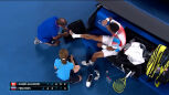 Auger-Aliassime potrzebował pomocy fizjoterapeuty w 5. secie ćwierćfinału Australian Open