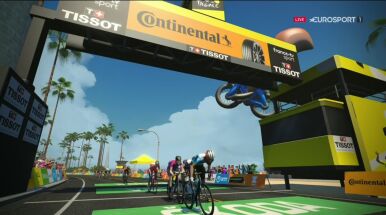 Niesamowity atak kolarza CCC na finiszu 2. etapu Wirtualnego Tour de France