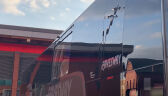 Uszkodzony autokar Realu Madryt przed meczem z Liverpoolem