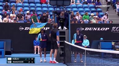 Kibice z flagą Ukrainy dali w kość rosyjskiemu tenisiście. Poszedł na skargę do sędziego