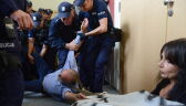 The police took the demonstrators from the meeting room of the new National Court Register