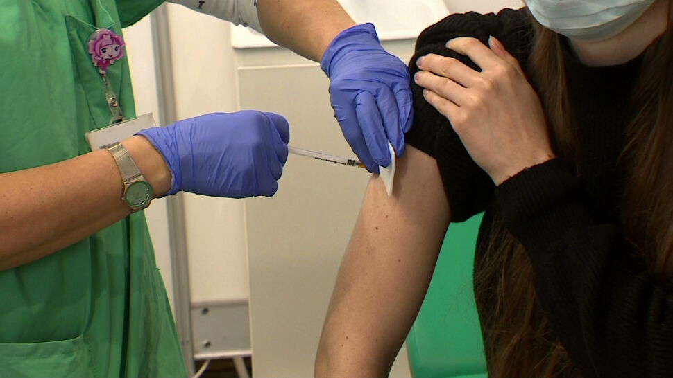 W poniedziałek ruszają masowe szczepienia. Jak przygotować się do wizyty w punkcie szczepień?