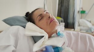 Chciała wstawić implanty, po zabiegu nie wybudziła się ze śpiączki. &quot;Trwałe uszkodzenie mózgu&quot;